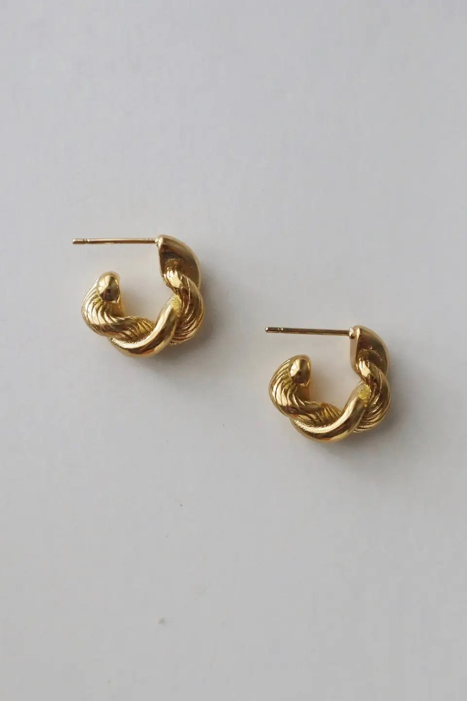 JESSA JEWELRY - TWISTED ROPE HOOP