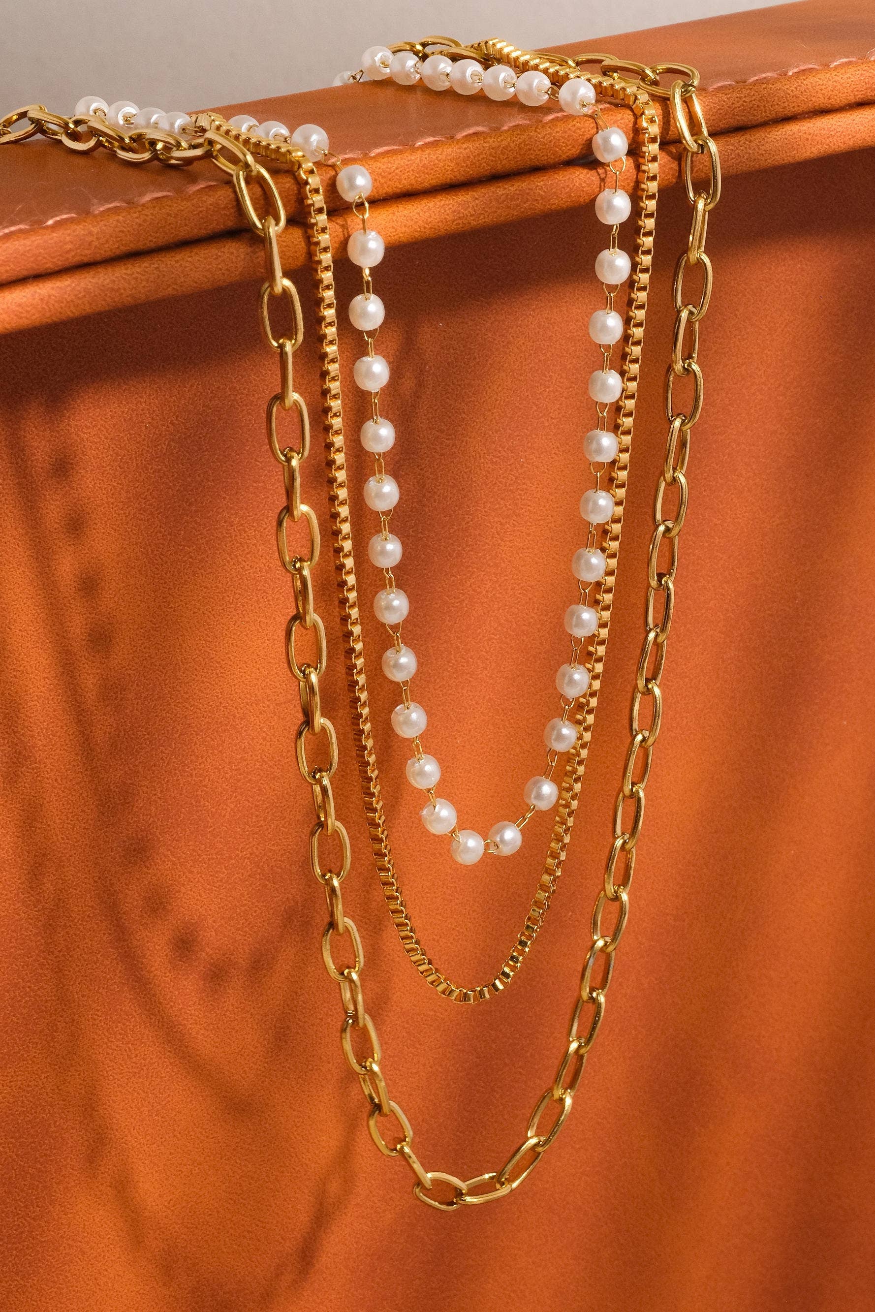 CADEAUX PEARL CHAIN NECKLACE