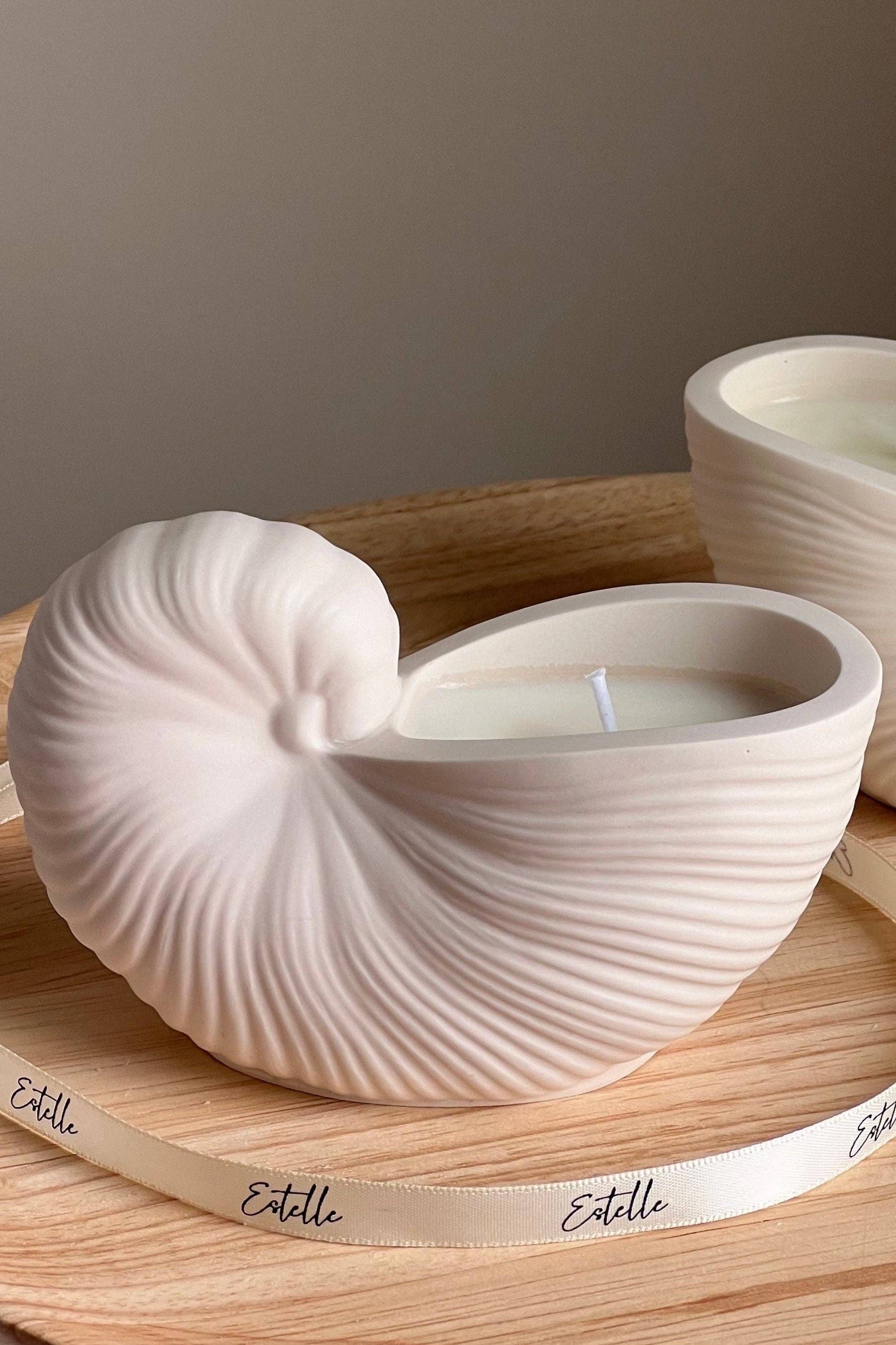 SEA SHELL CANDLE- VANILLA & CASHMERE