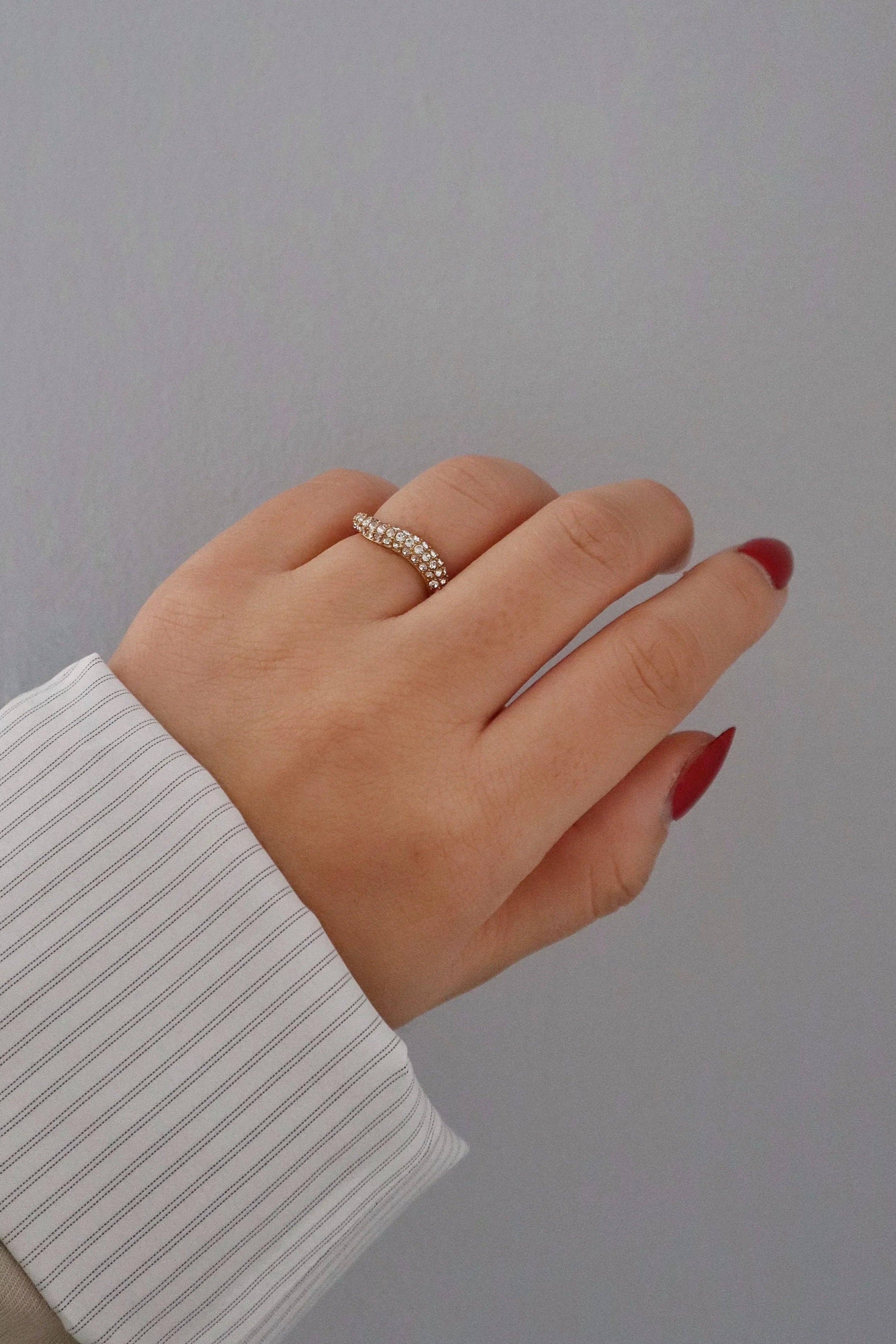 JESSA JEWELRY - WAVY PAVE RING