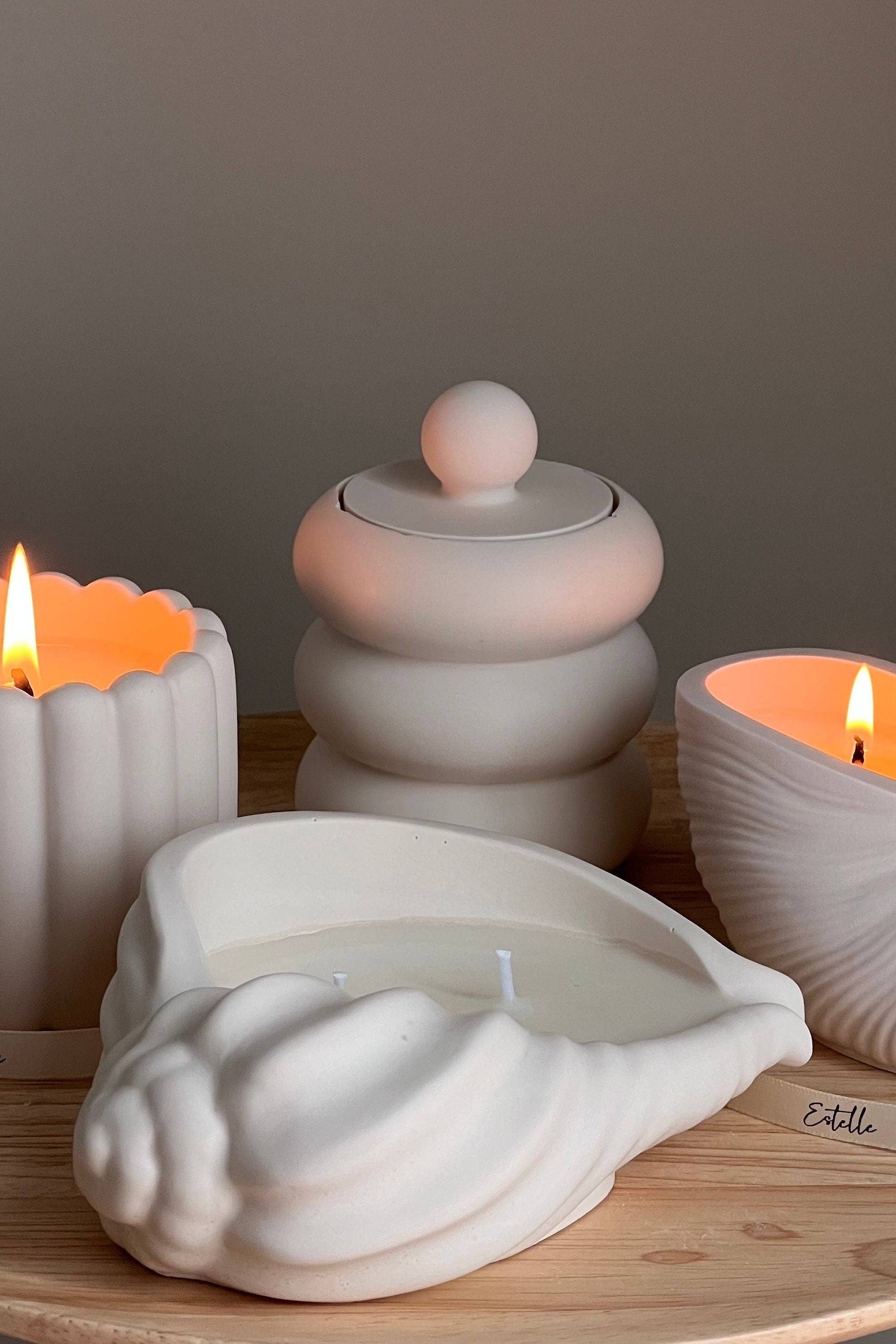 CONCH SHELL CANDLE- VANILLA & PALO SANTO