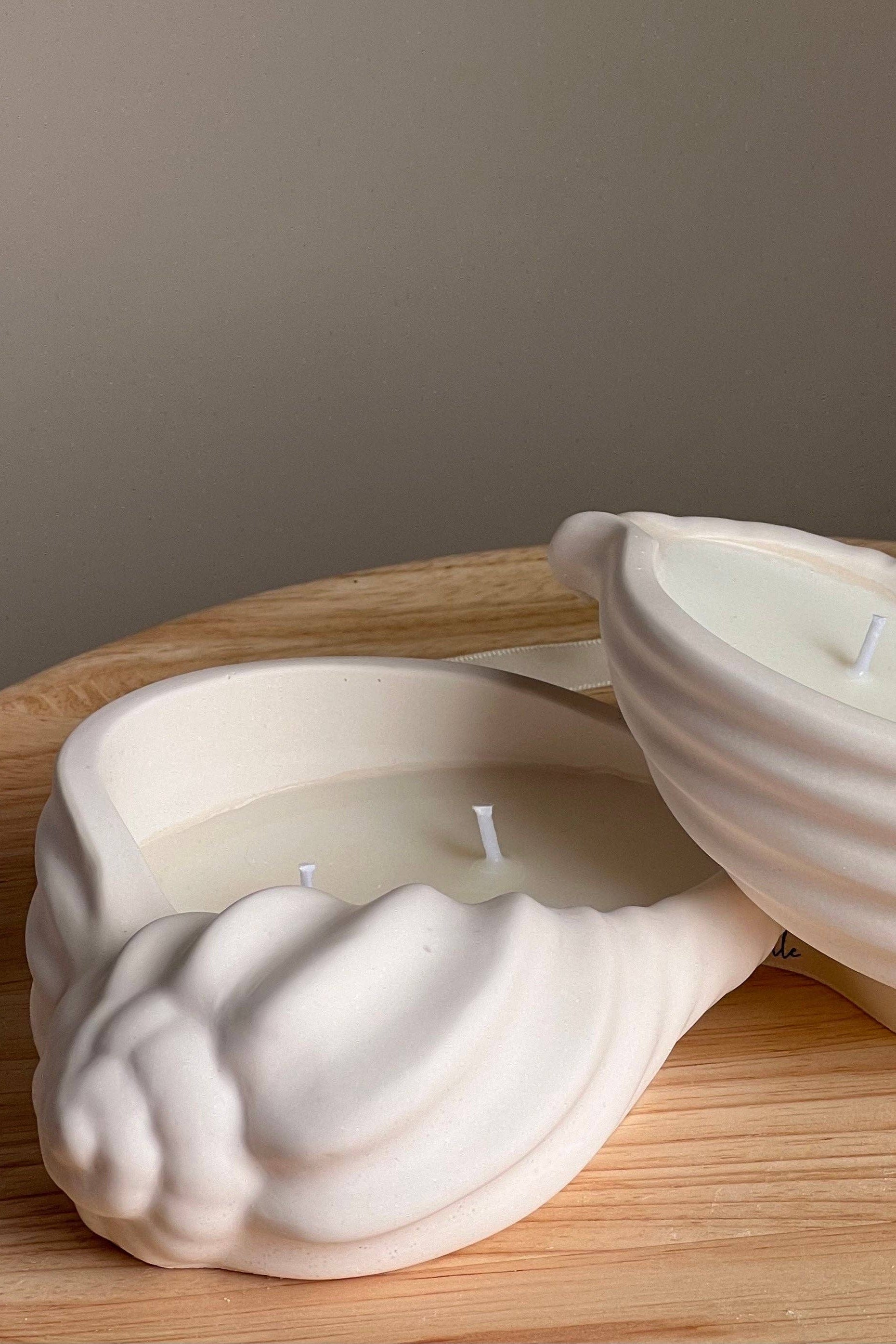 CONCH SHELL CANDLE- VANILLA & PALO SANTO