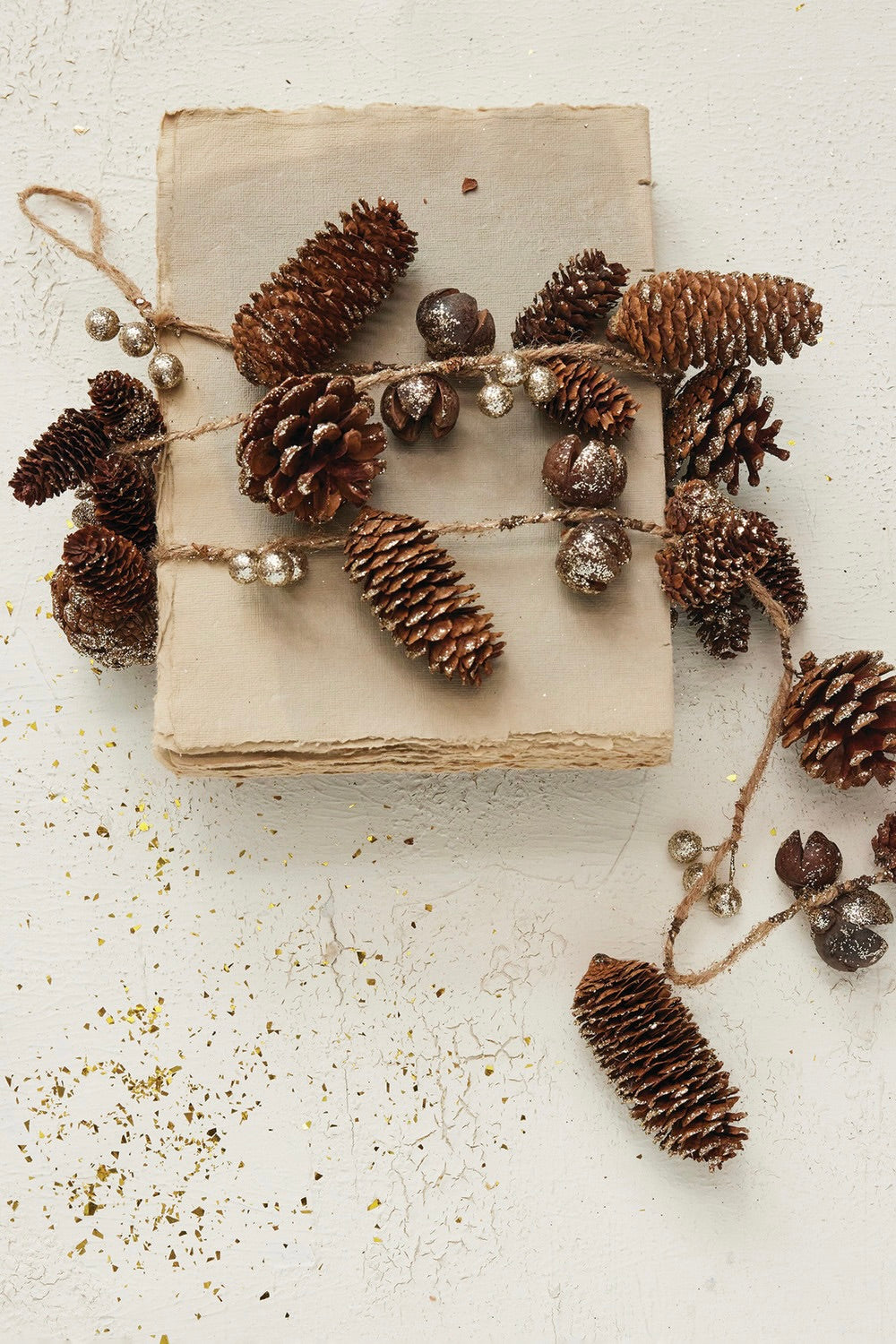 COTTAGE PINECONE GARLAND