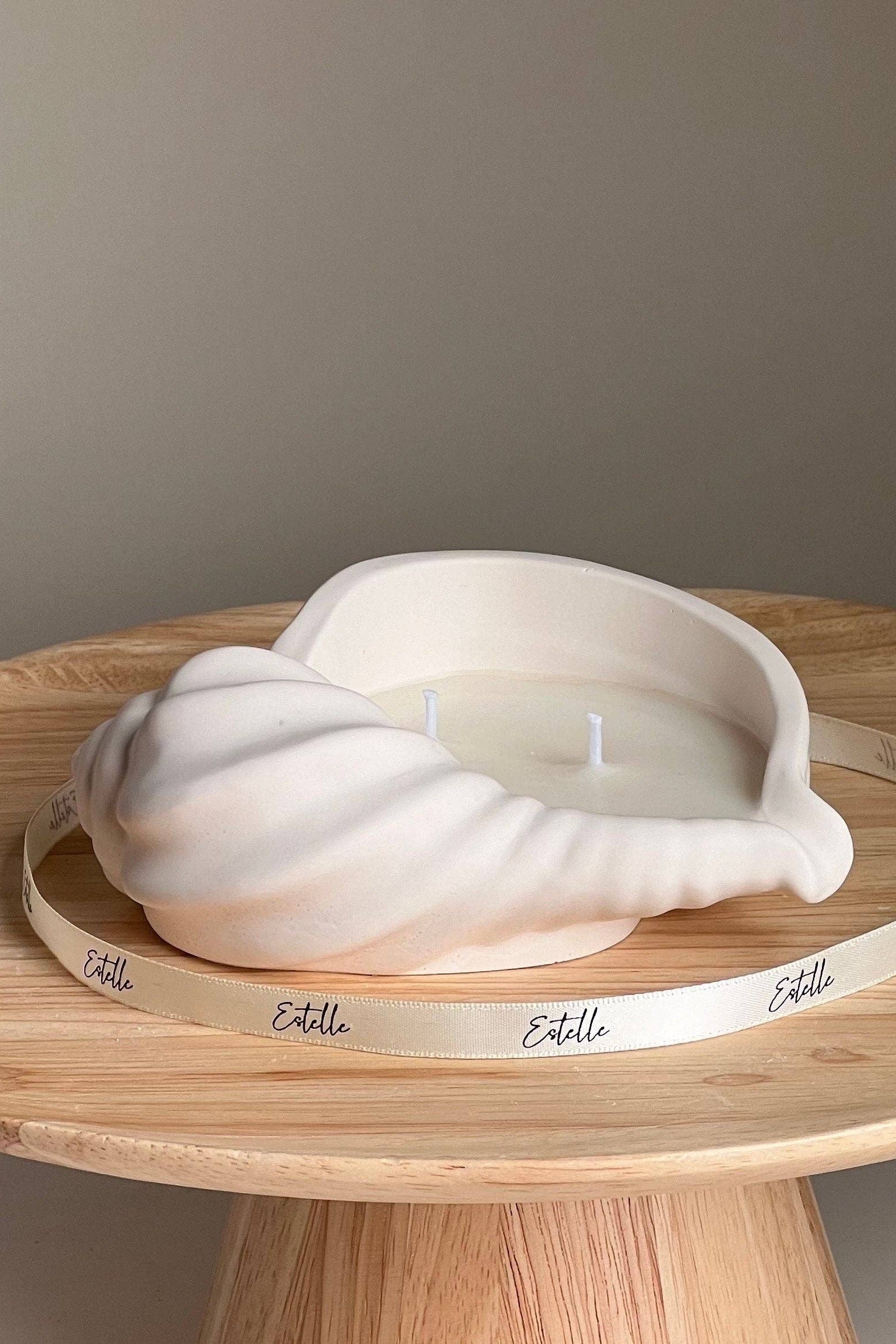 CONCH SHELL CANDLE- VANILLA & PALO SANTO