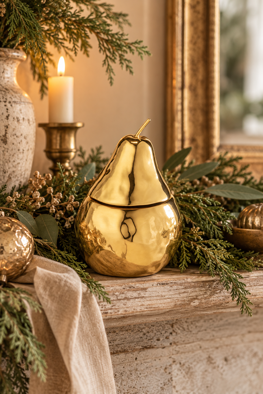 SPICED PEAR HOLIDAY CANDLE