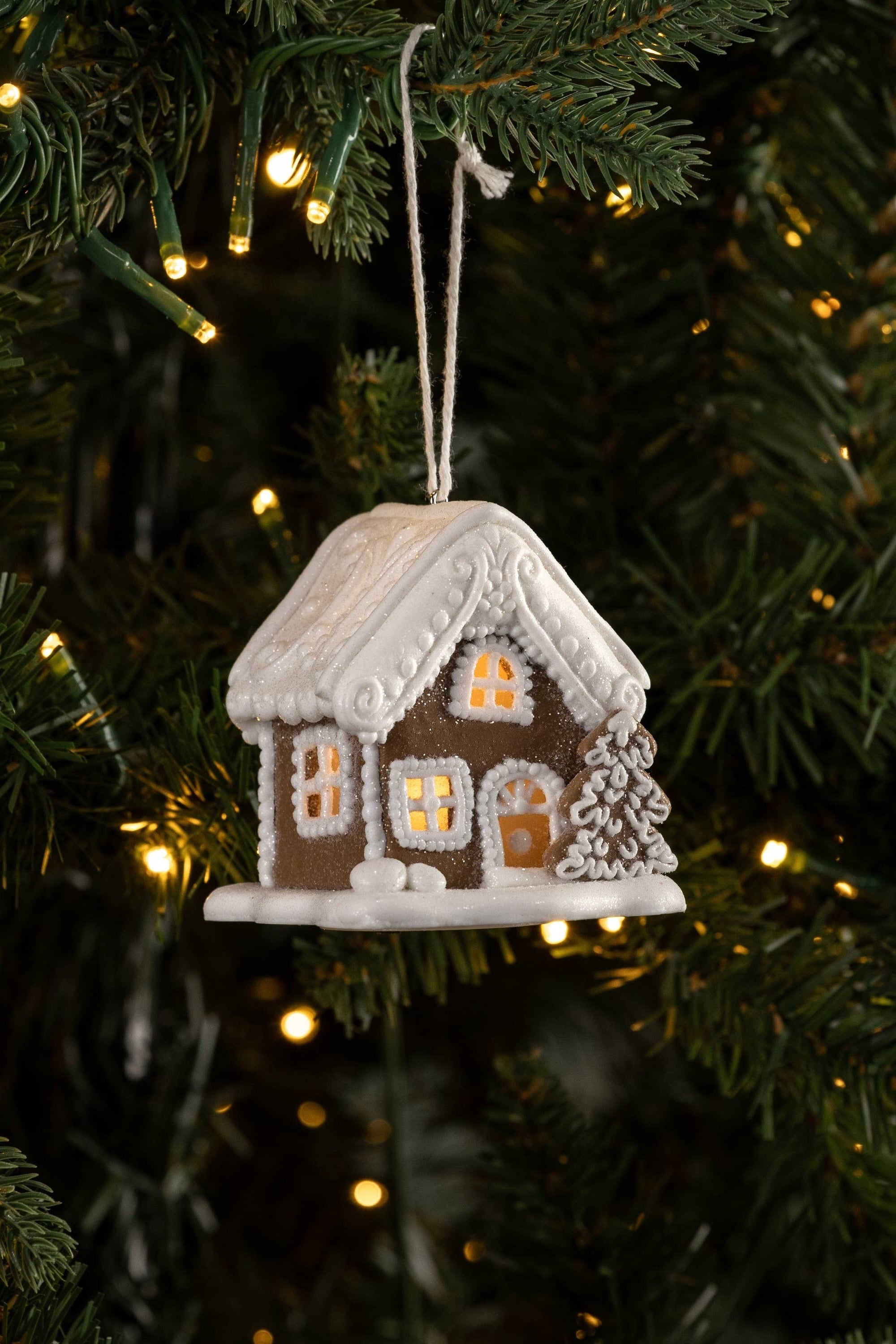 GINGERBREAD HOUSE ORNAMENT