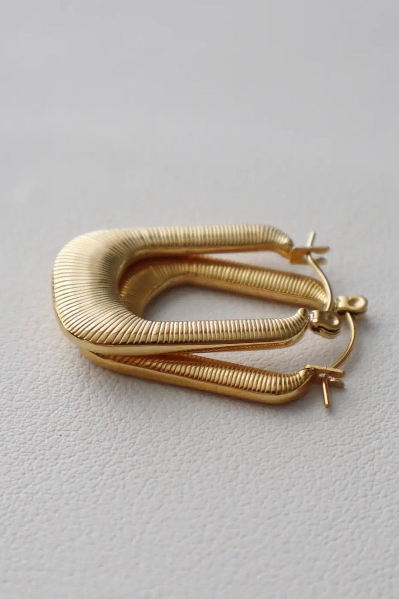 JESSA JEWELRY - LUNA HOOPS