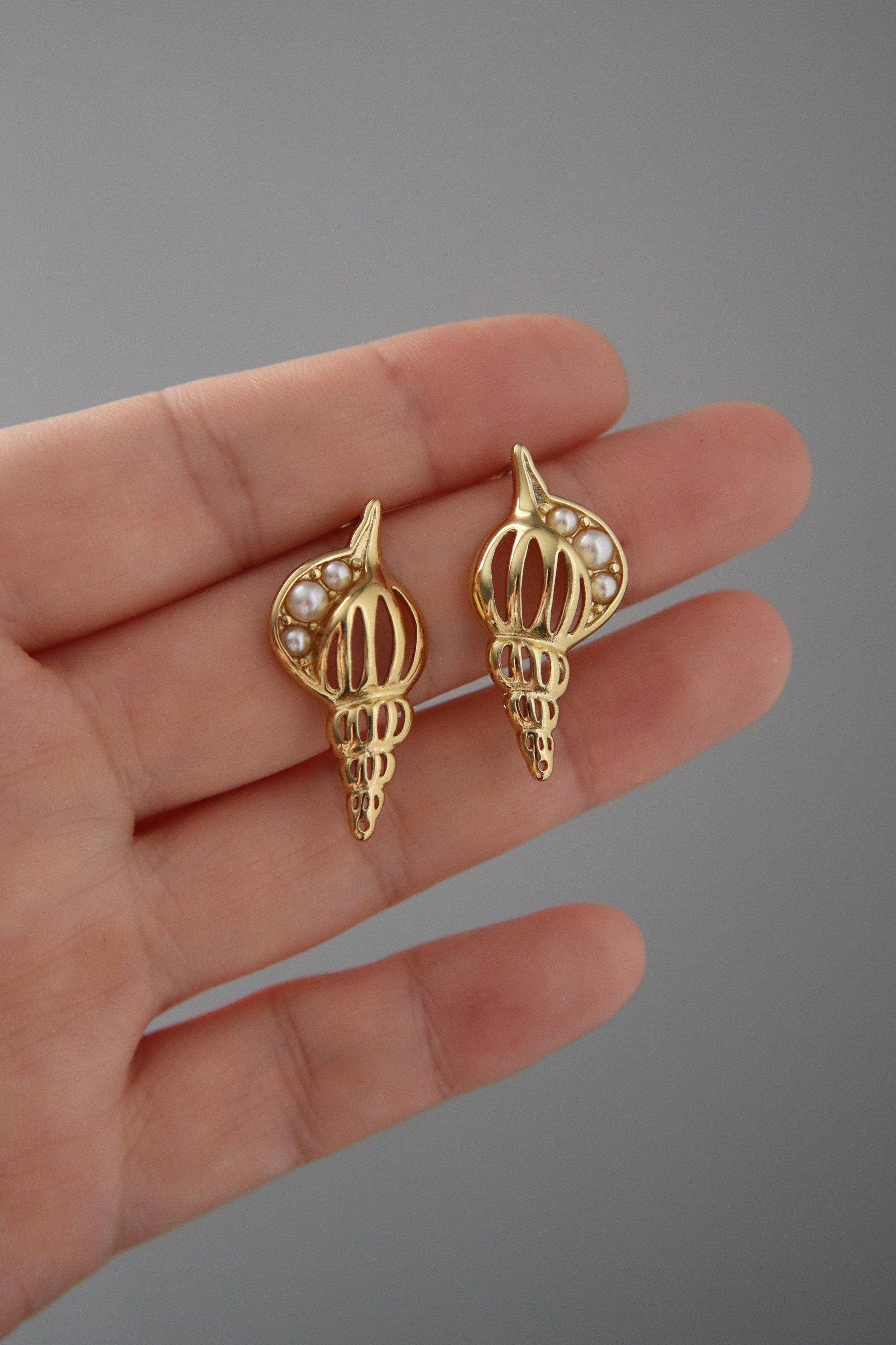 JESSA JEWELRY - PEARL CONCH SHELL EARRINGS