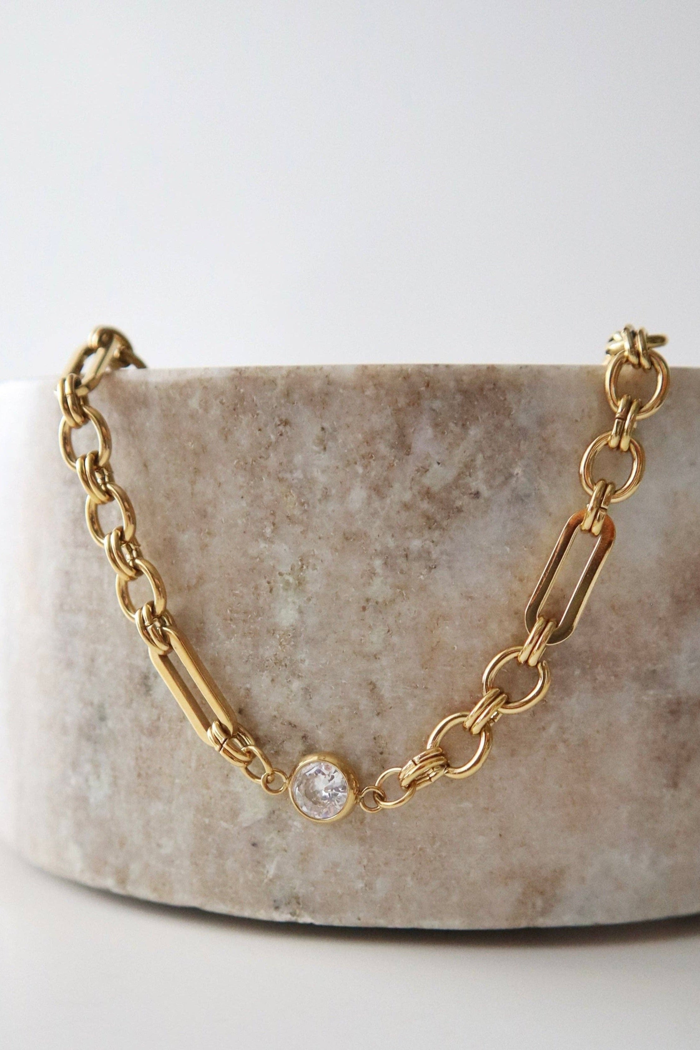 JESSA JEWELRY  - SOLENNE NECKLACE