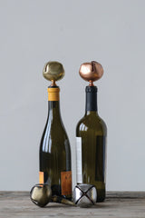 METAL BOTTLE STOPPER W/ JINGLE BELL