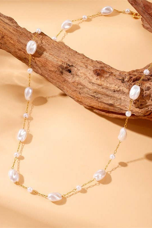 DELICATE PEARL NECKLACE