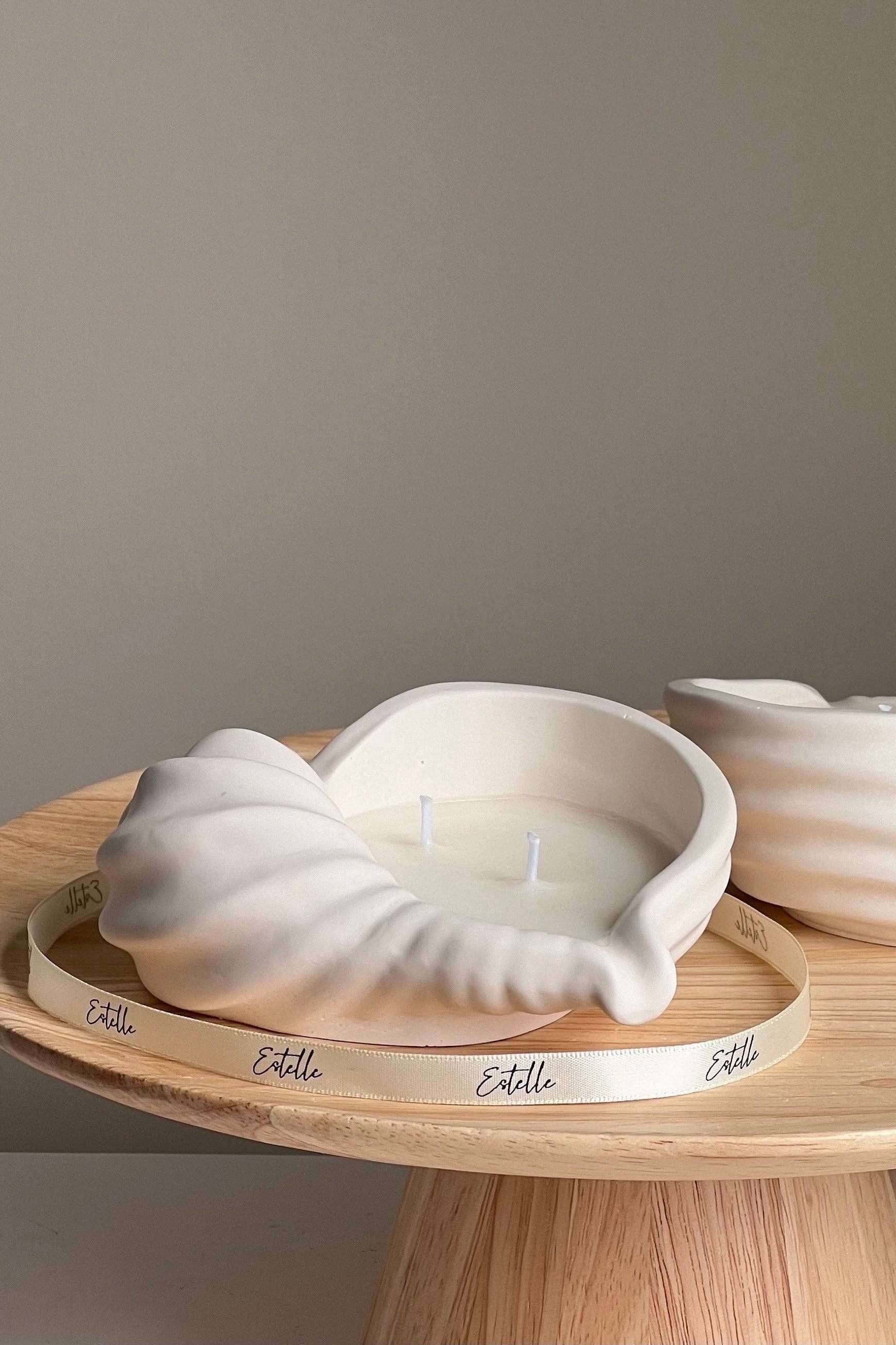 CONCH SHELL CANDLE- VANILLA & PALO SANTO