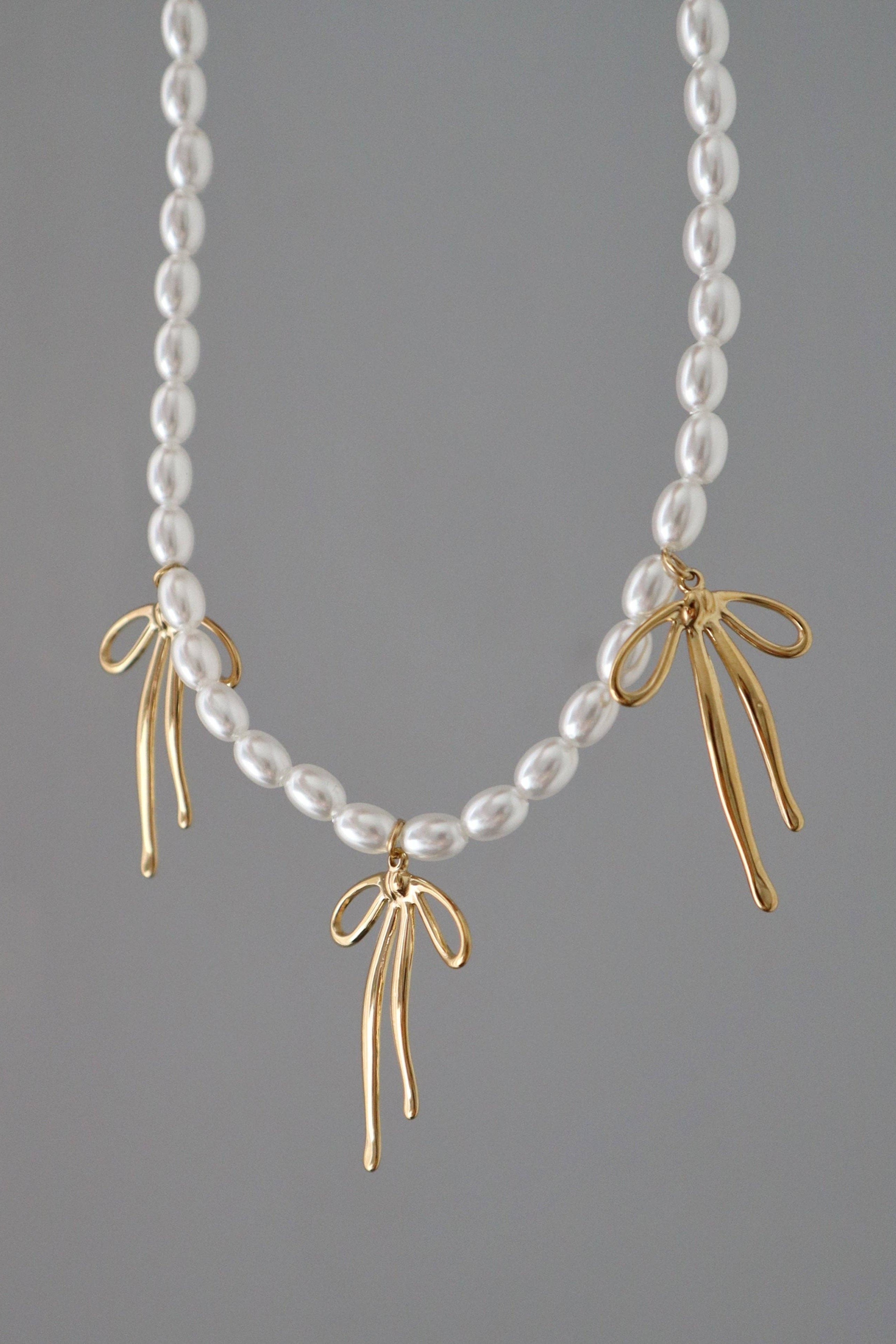 PEARL BLISS BOW NECKLACE