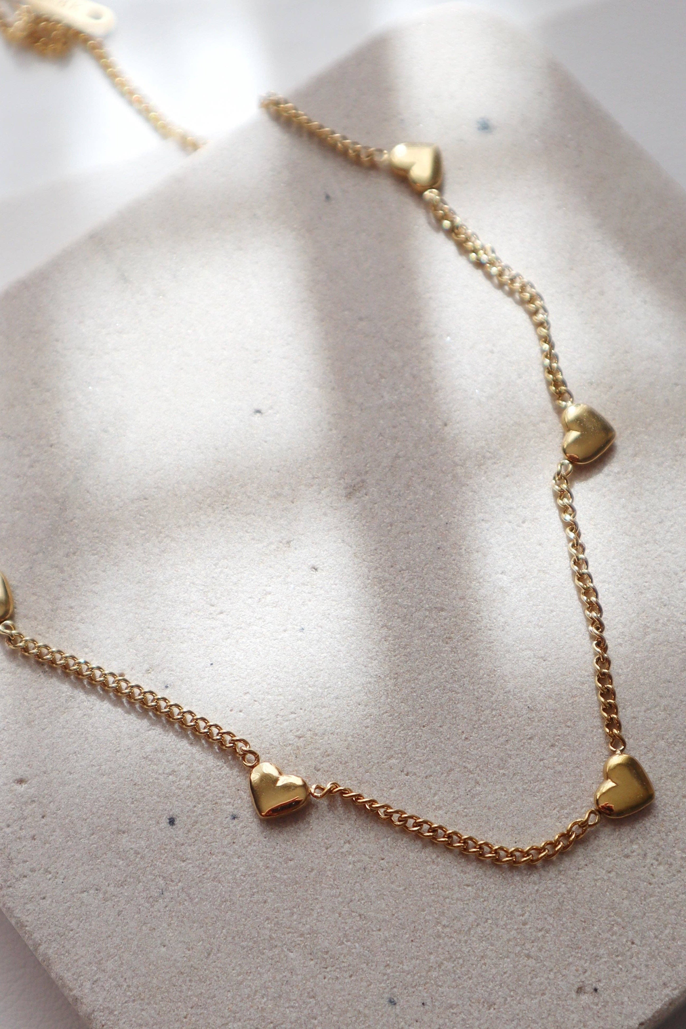 JESSA JEWELRY - HEART CHARM NECKLACE