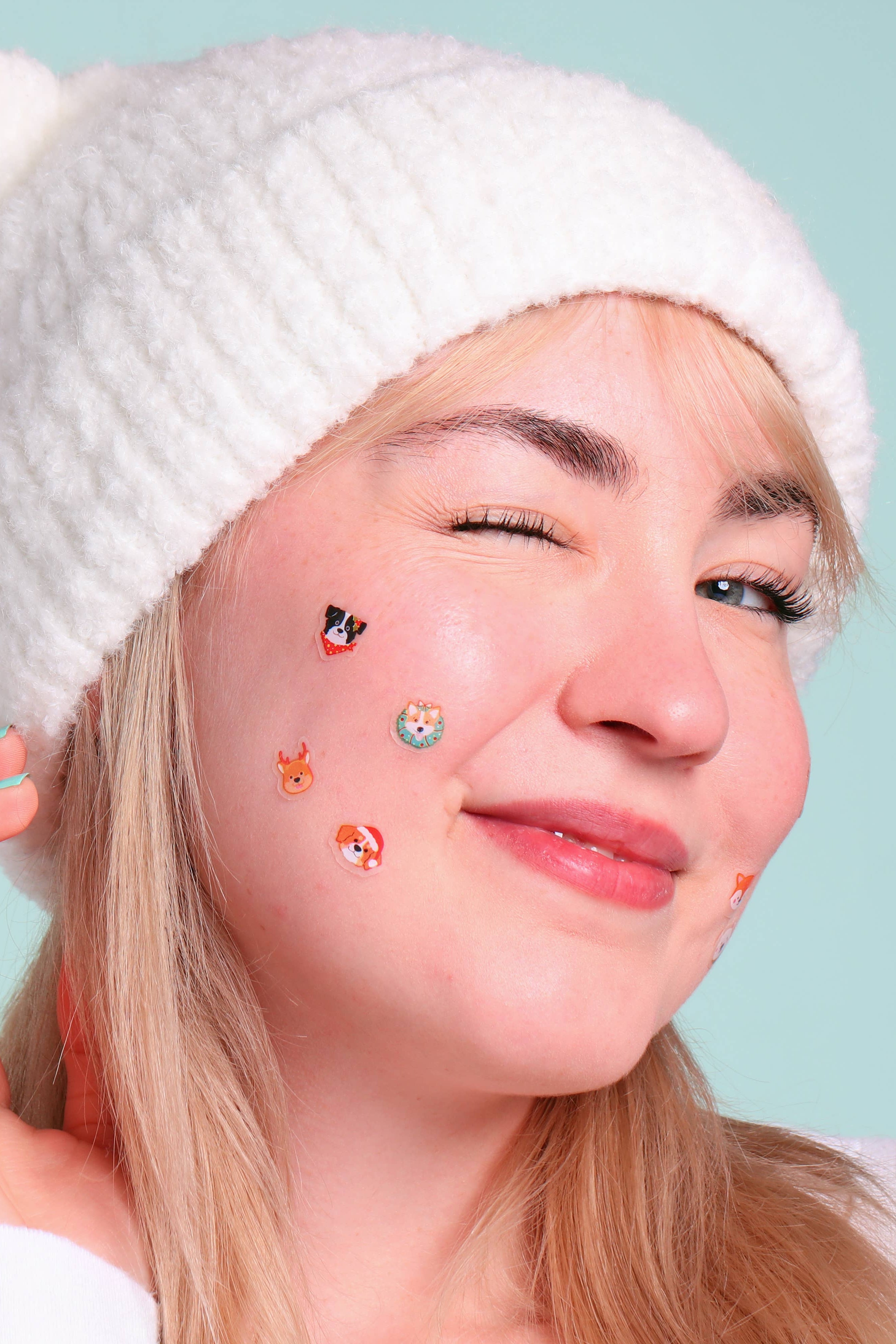 HOLIDAY FROSTY & FURRY PIMPLE PATCHES