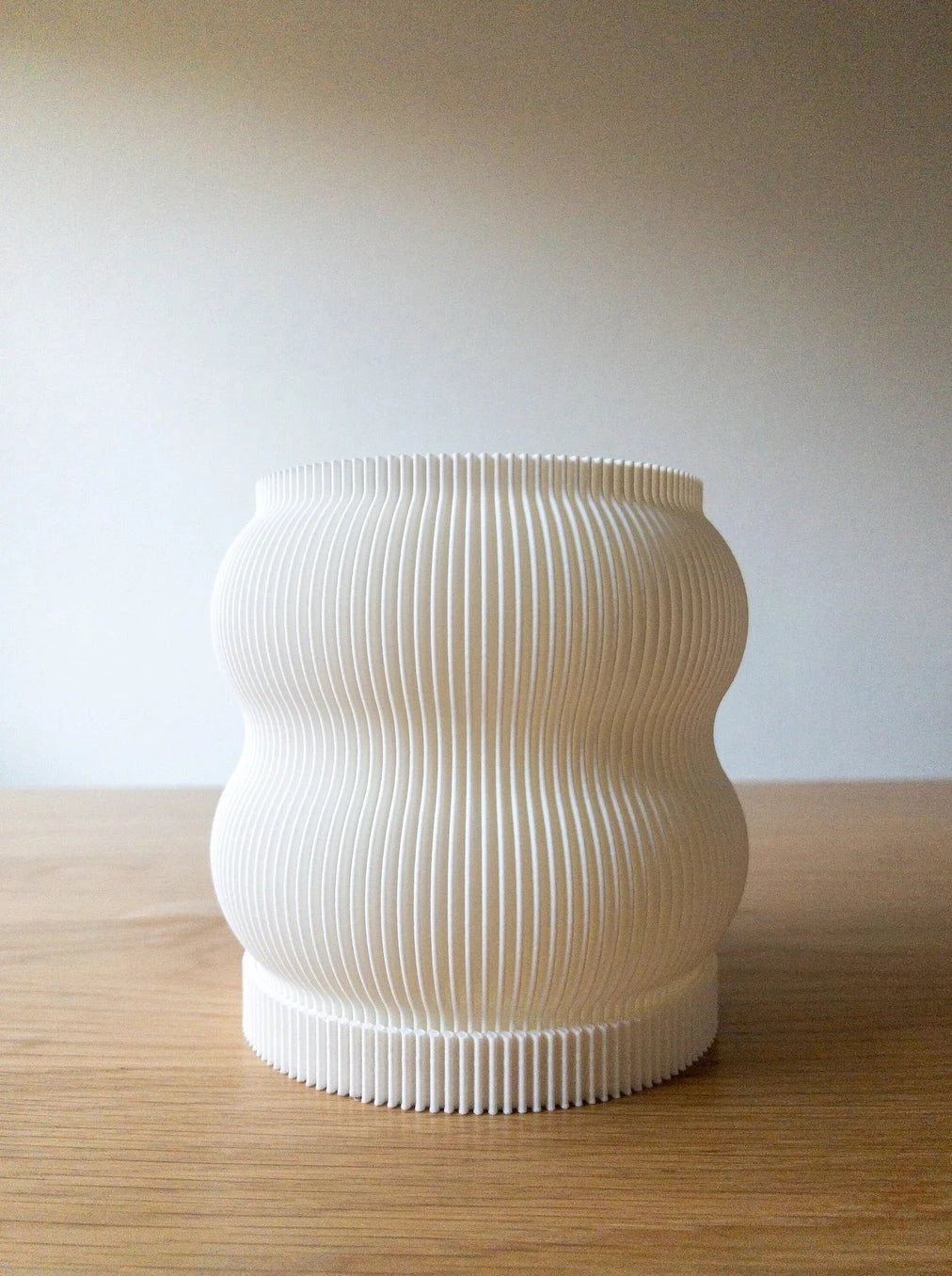 GROOVY PLANTER POT - WHITE