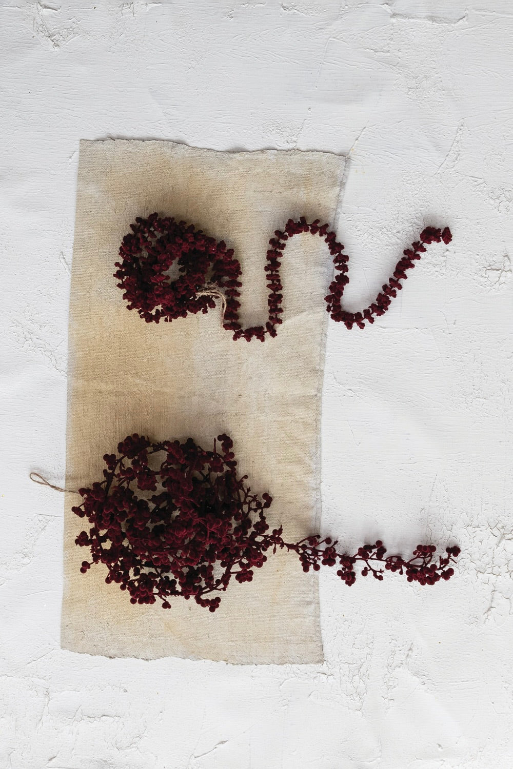 MERRY MERLOT GARLAND