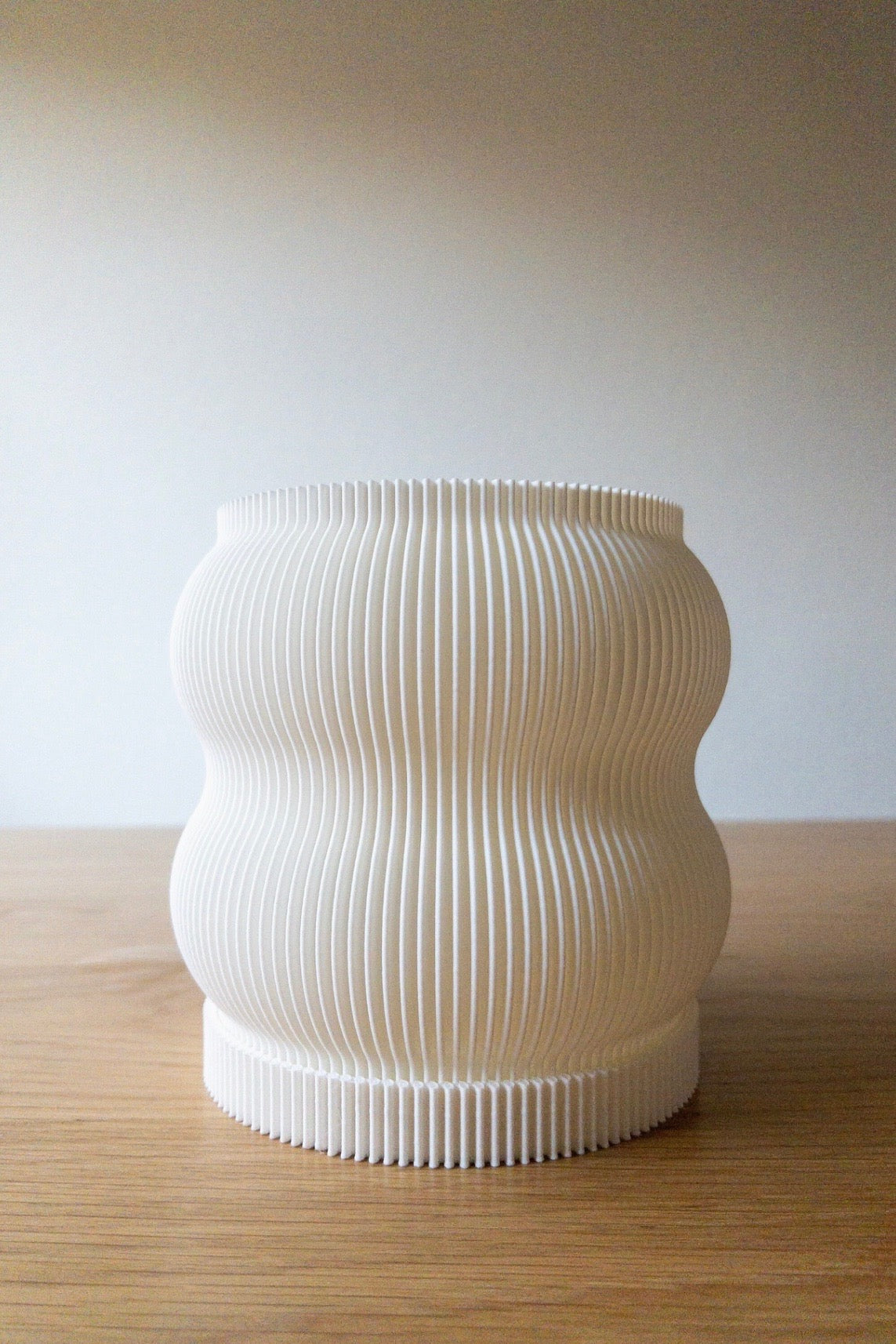 GROOVY PLANTER POT - WHITE