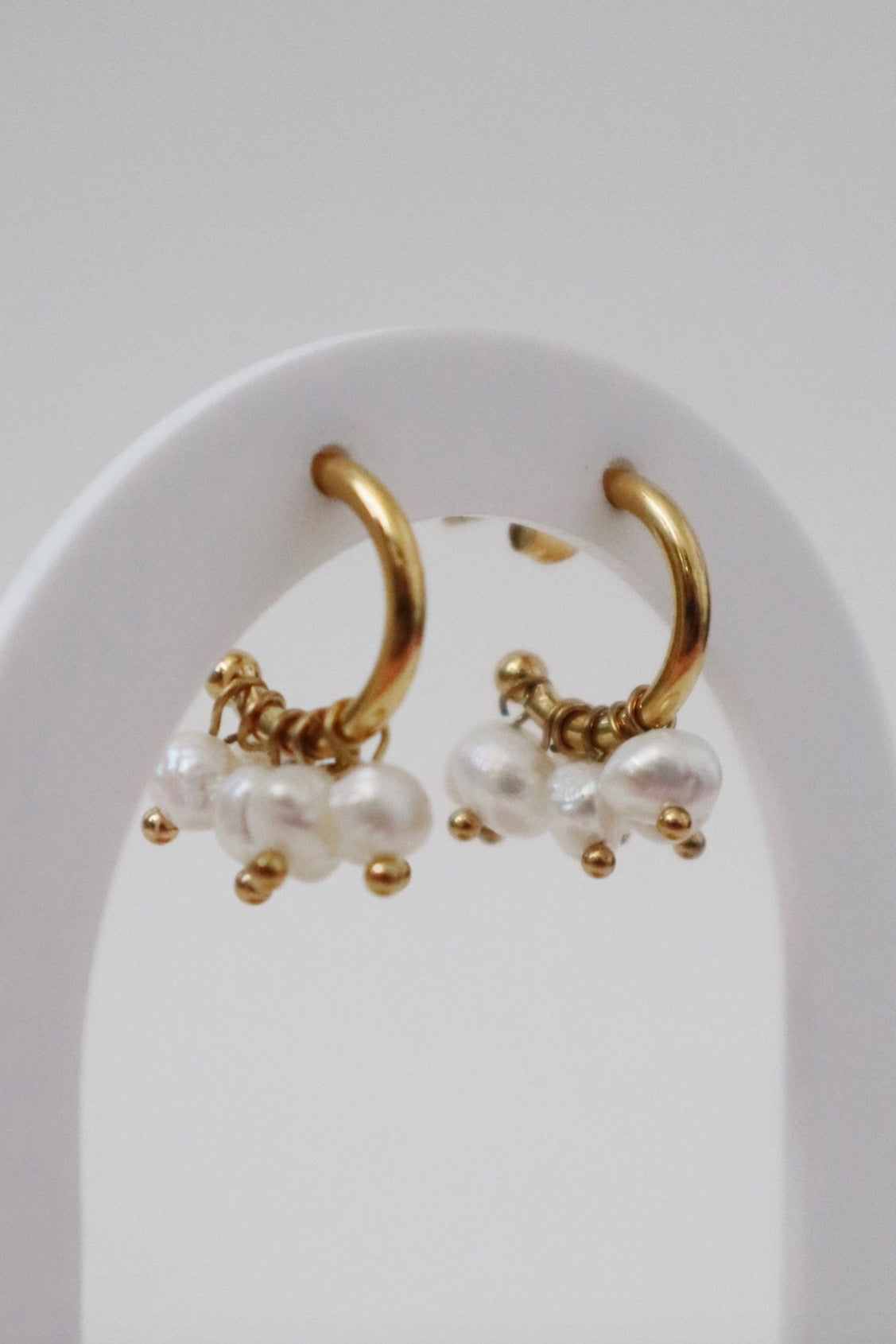 JESSA JEWELRY - LUCY PEARL HOOPS