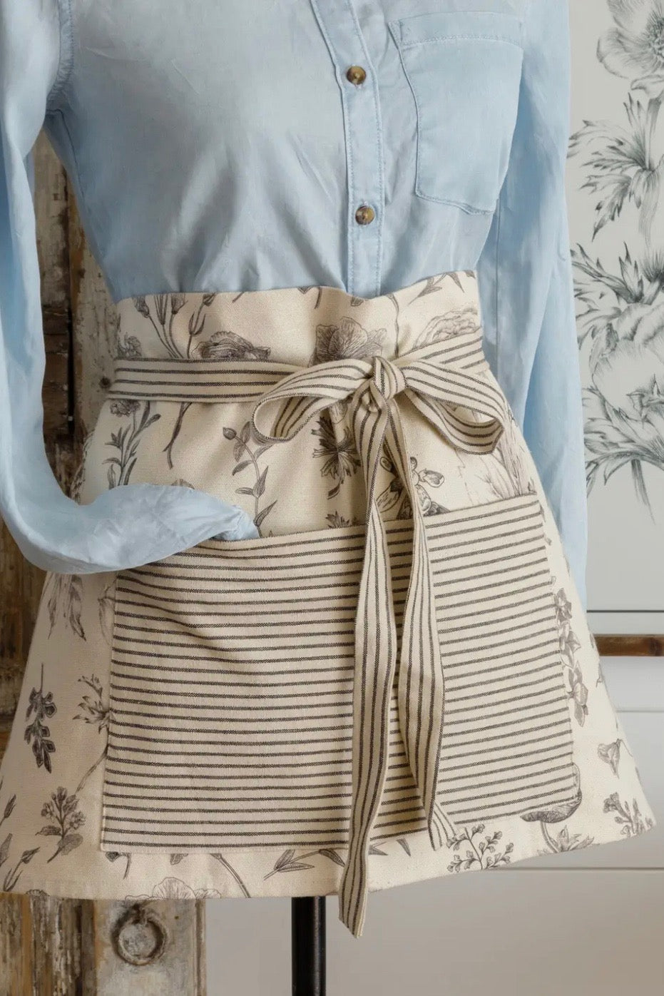 SOPHIA HALF APRON