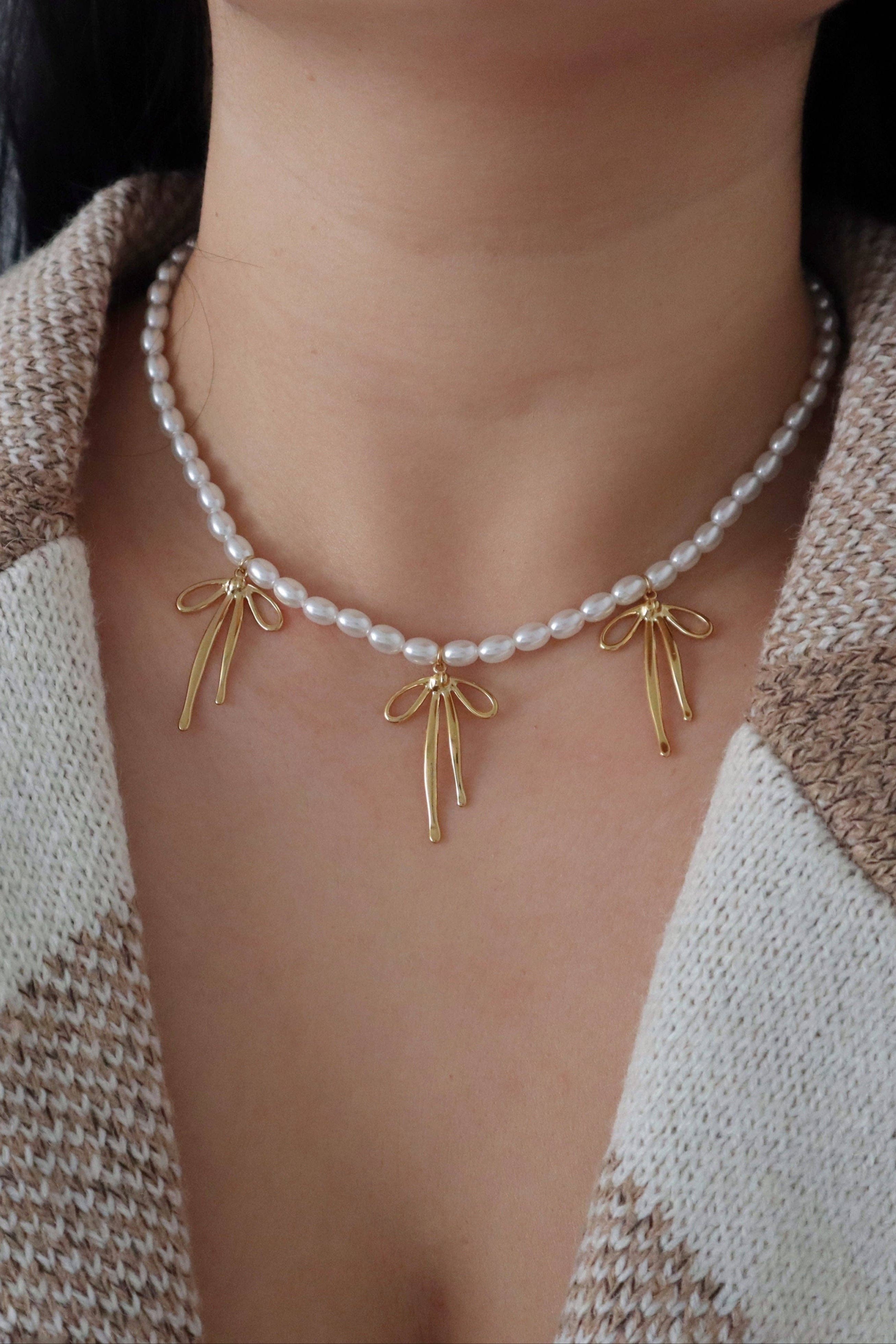 PEARL BLISS BOW NECKLACE