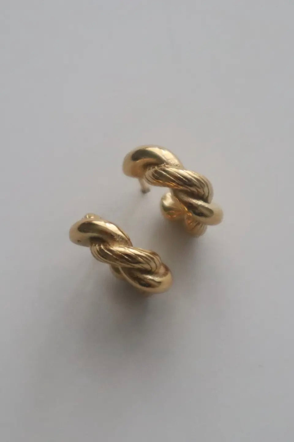 JESSA JEWELRY - TWISTED ROPE HOOP
