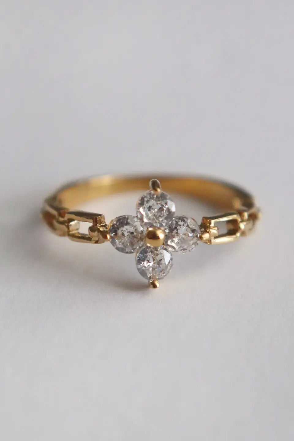 JESSA JEWELRY - CLOVER RING