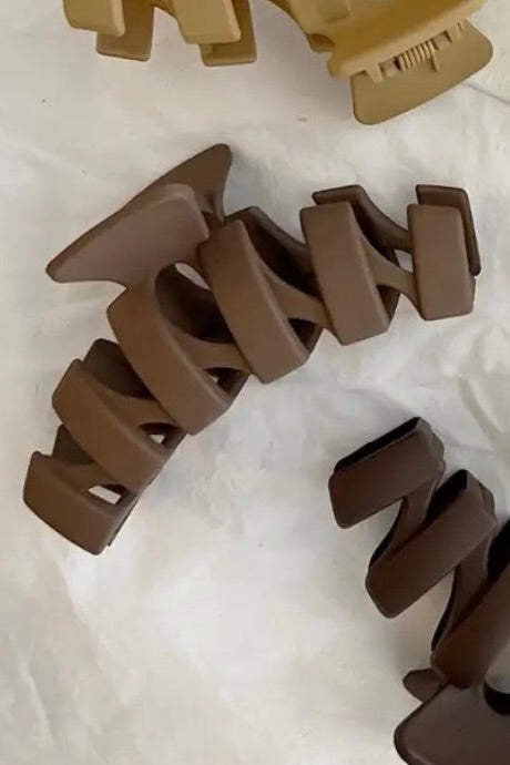 MATTE ZIGZAG CLAW CLIP