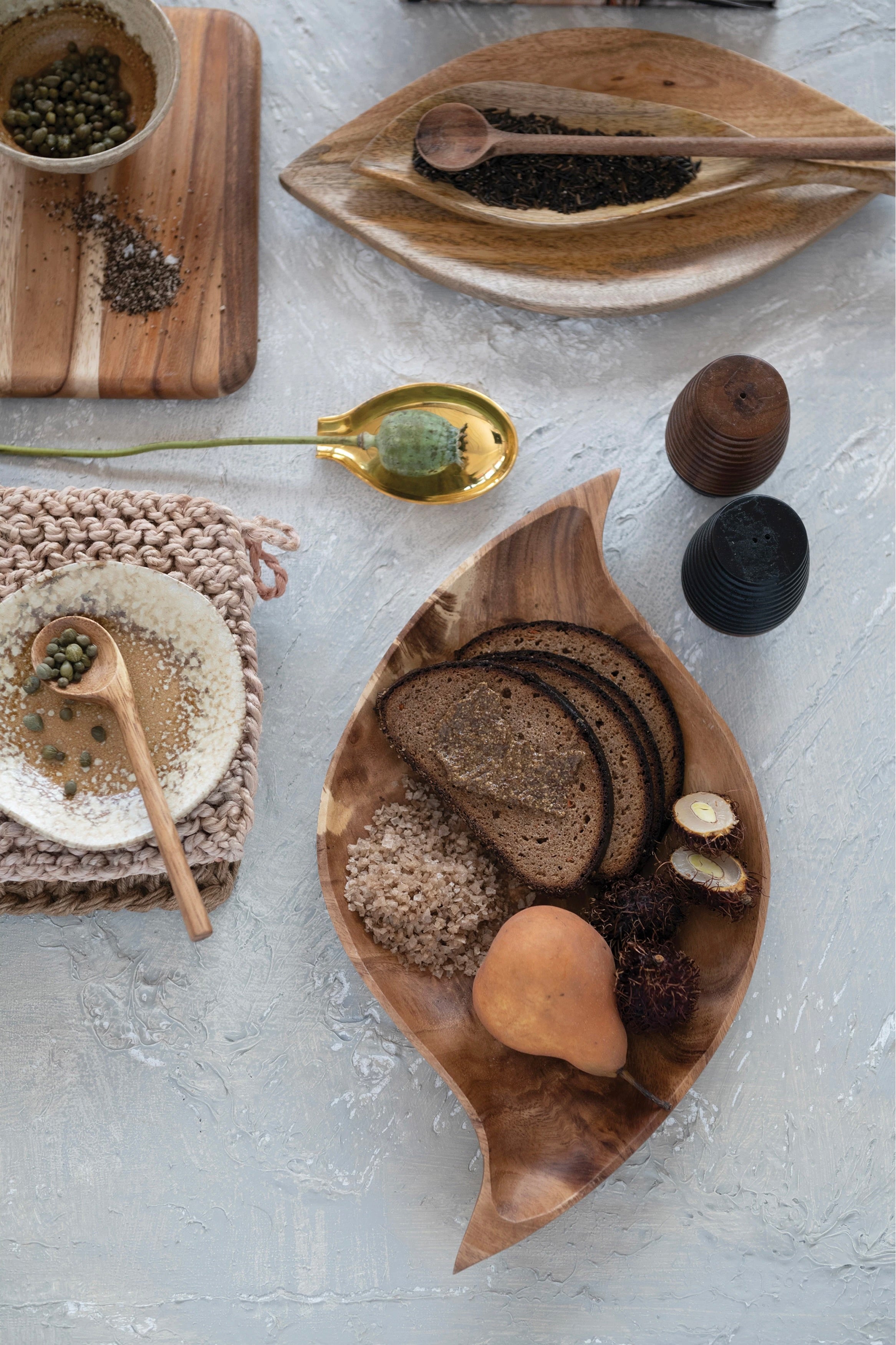 ACACIA WOOD ABSTRACT SHAPED TRAY