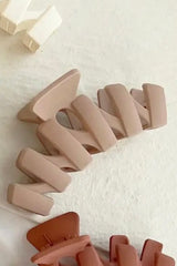 MATTE ZIGZAG CLAW CLIP