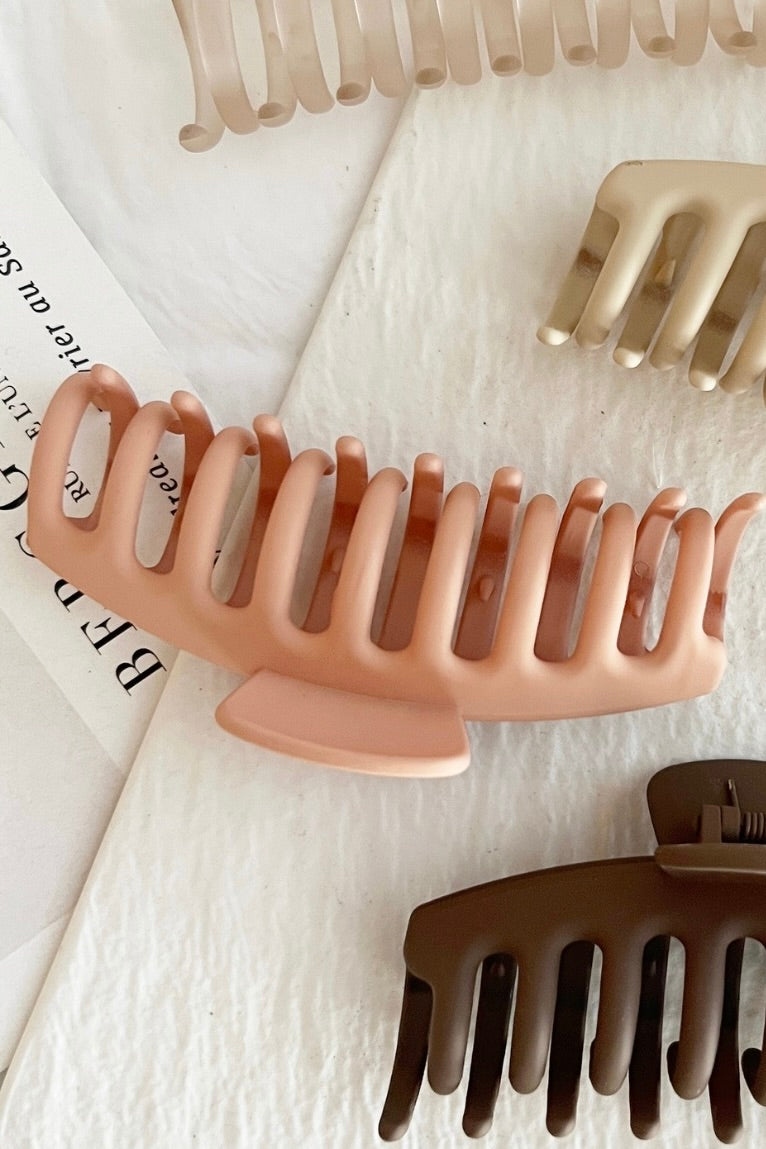 MATTE JUMBO CLAW CLIP