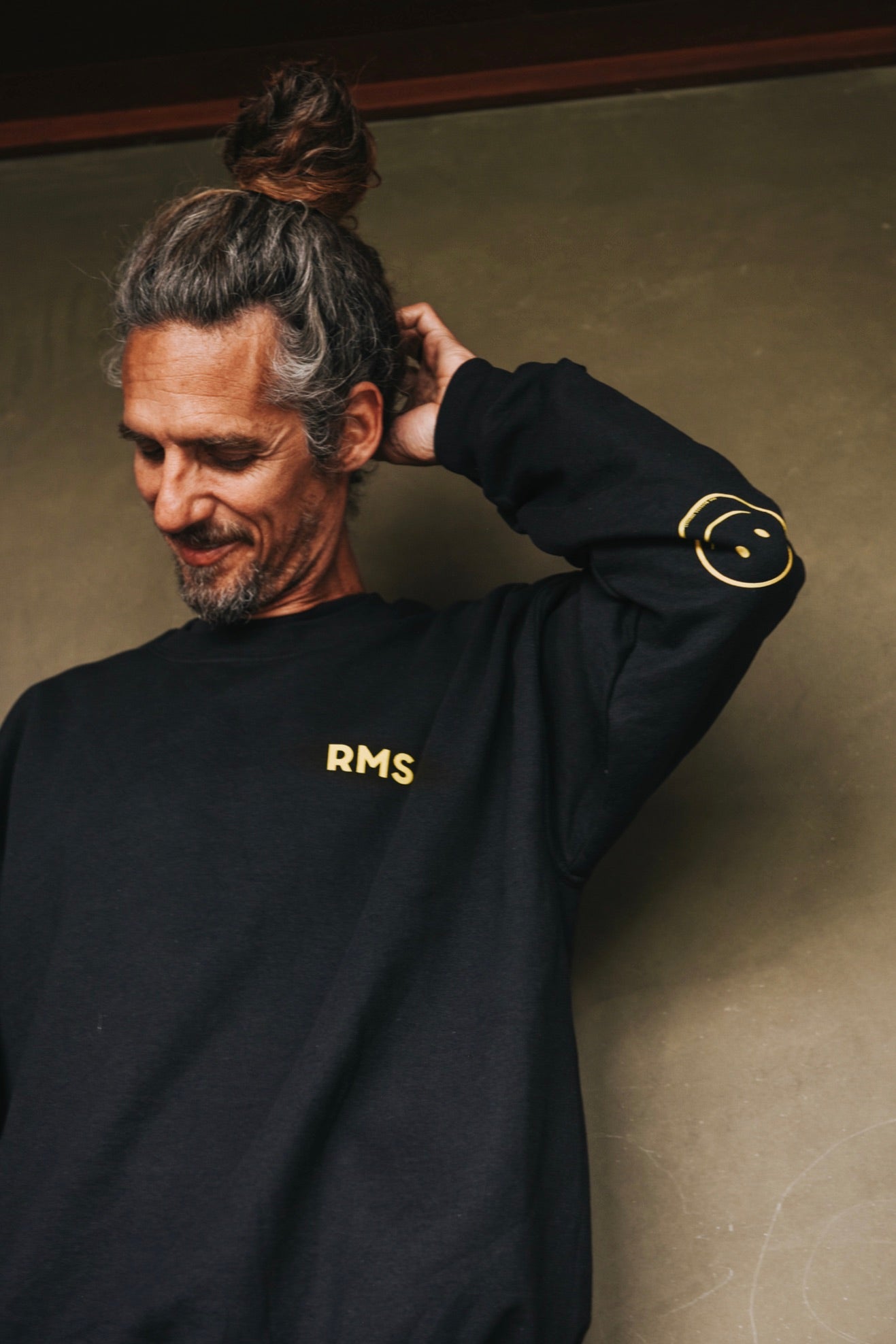 RMS SMILEY CREWNECK- BLACK/YELLOW