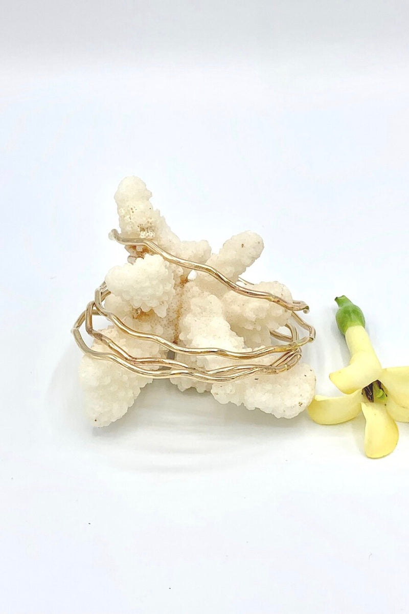 WAVY BANGLE - GOLD